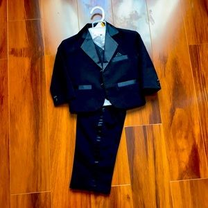 Little boys tuxedo